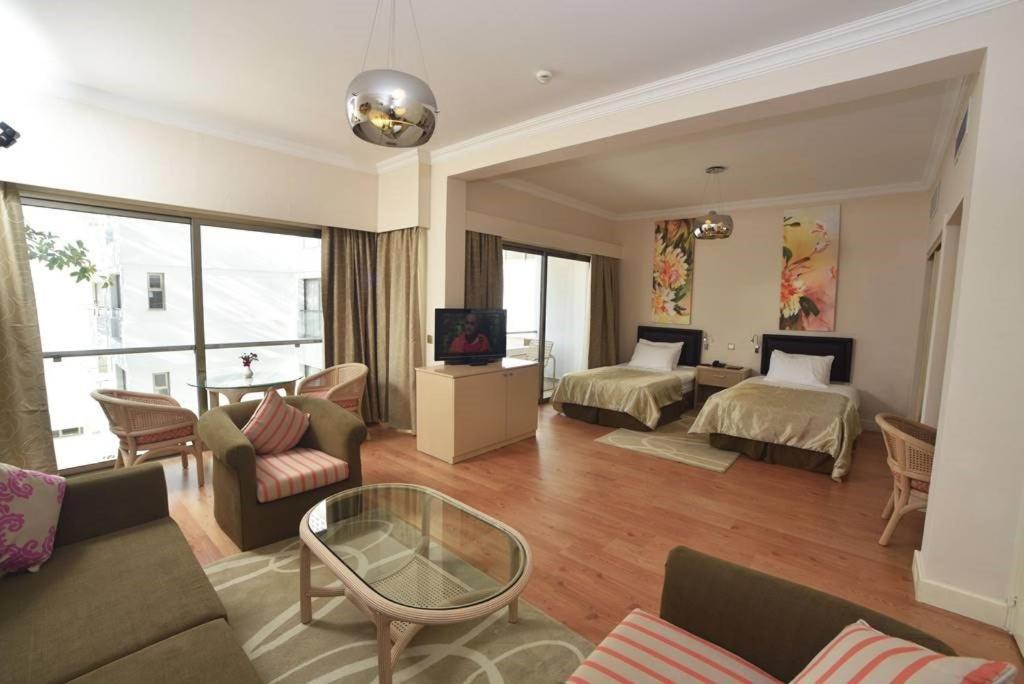 Jasmine Court Hotel ไคริเนีย ห้อง รูปภาพ