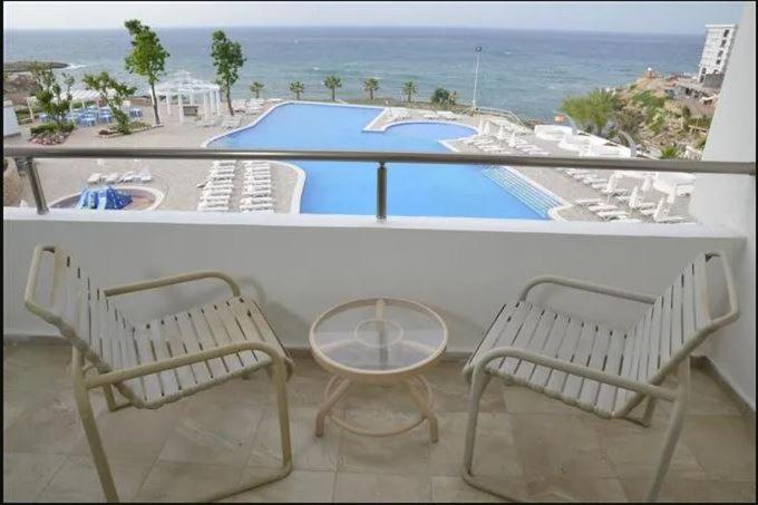 Jasmine Court Hotel ไคริเนีย ภายนอก รูปภาพ