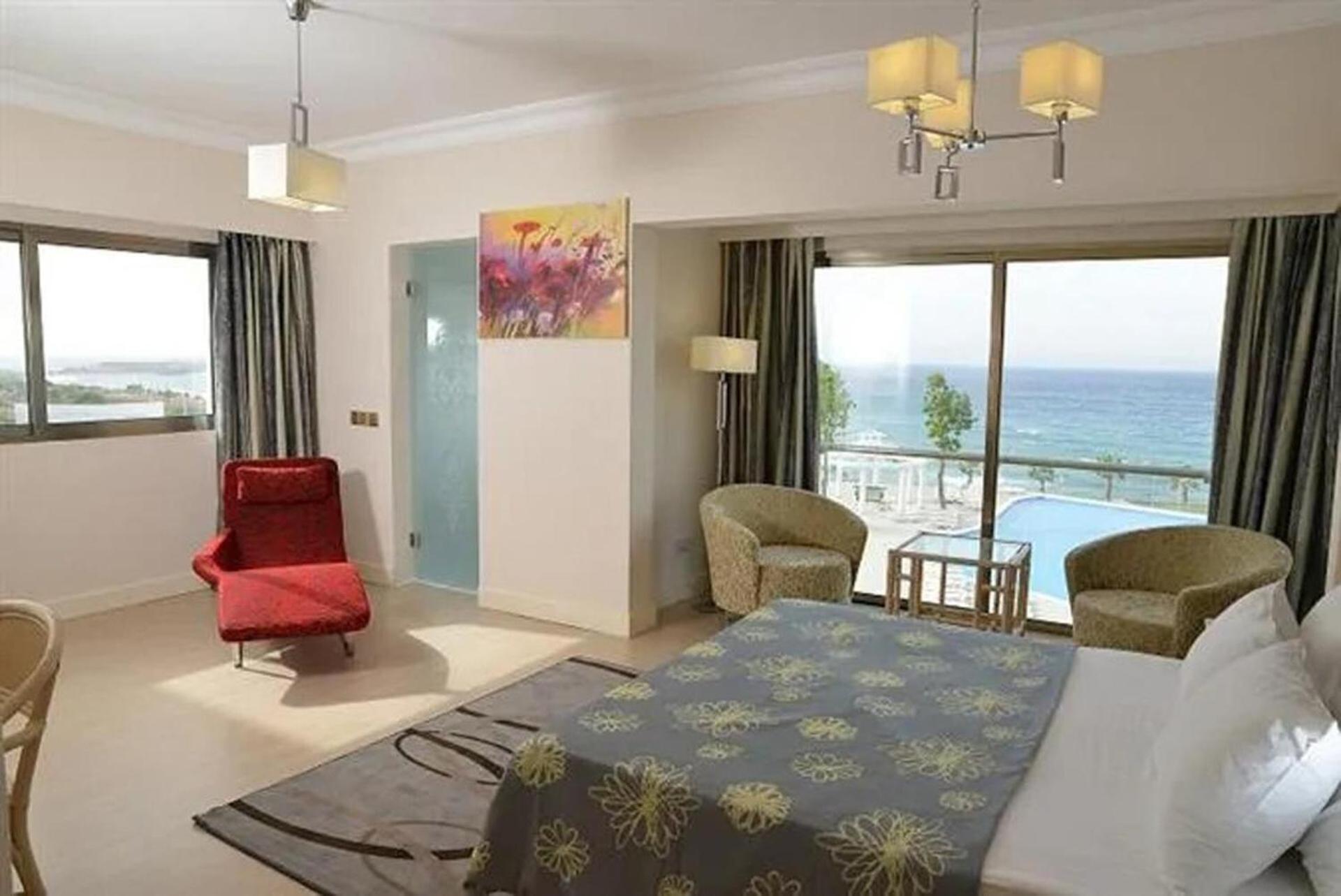 Jasmine Court Hotel ไคริเนีย ภายนอก รูปภาพ